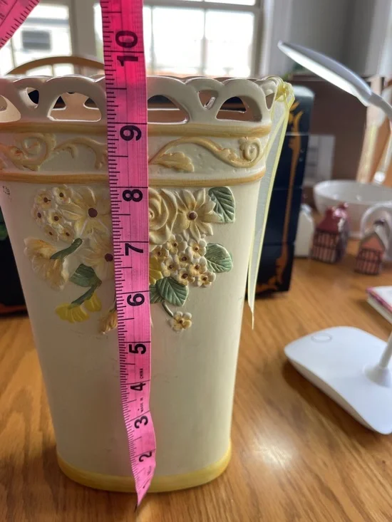 VTG Floral Yellow Ceramic Vase🌺 - Picture 7 of 7